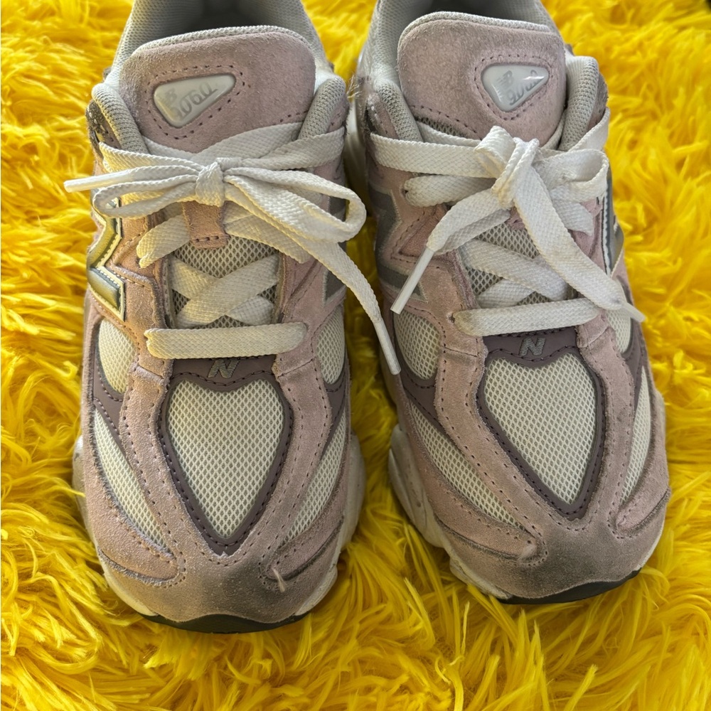 New Balance Pre-School Sneakers in Light Pink and Cream